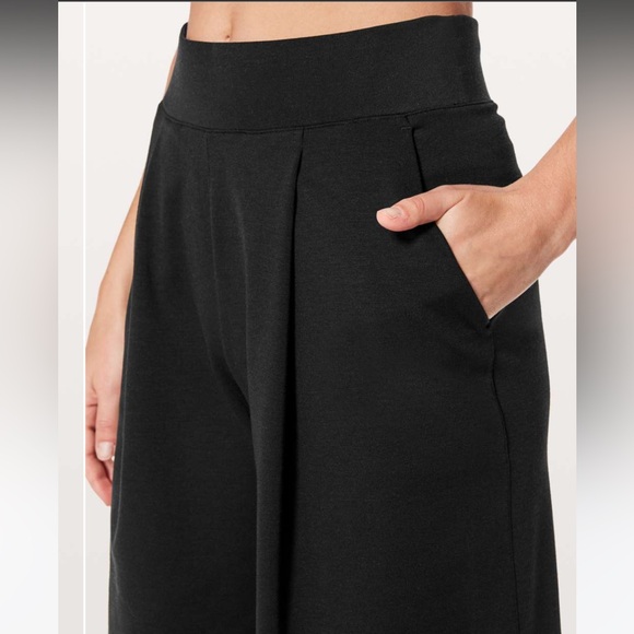 Lululemon Can You Feel The Pleat Crop *21"
Black size 8 - Picture 1 of 15